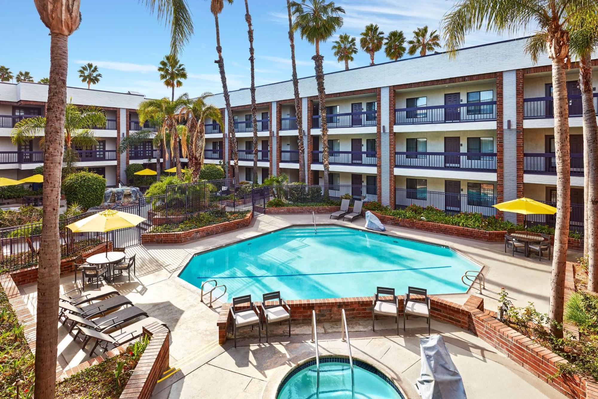 Best Western Plus Meridian Inn & Suites, Anaheim-Ориндж Екстериор снимка