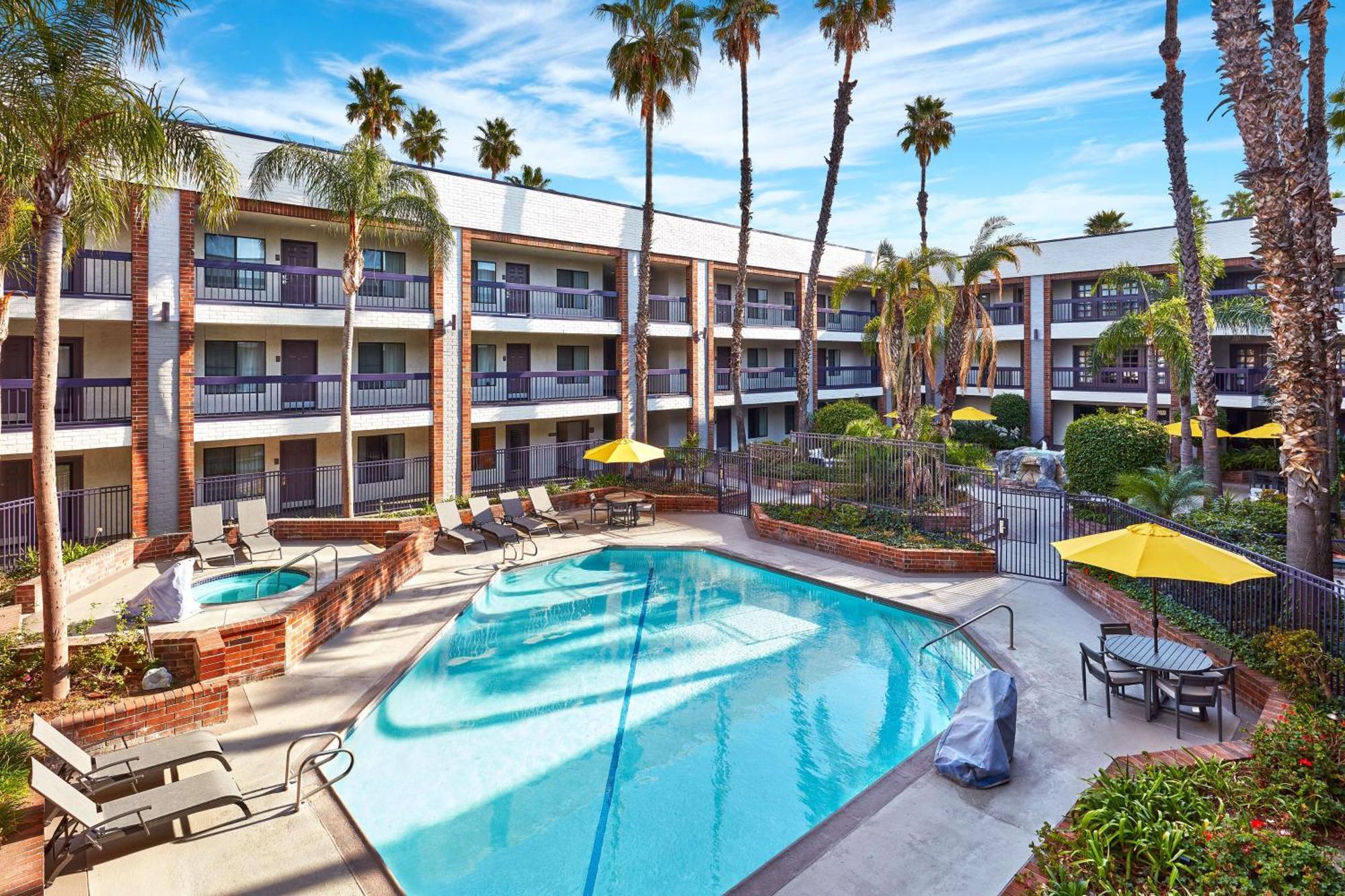 Best Western Plus Meridian Inn & Suites, Anaheim-Ориндж Екстериор снимка