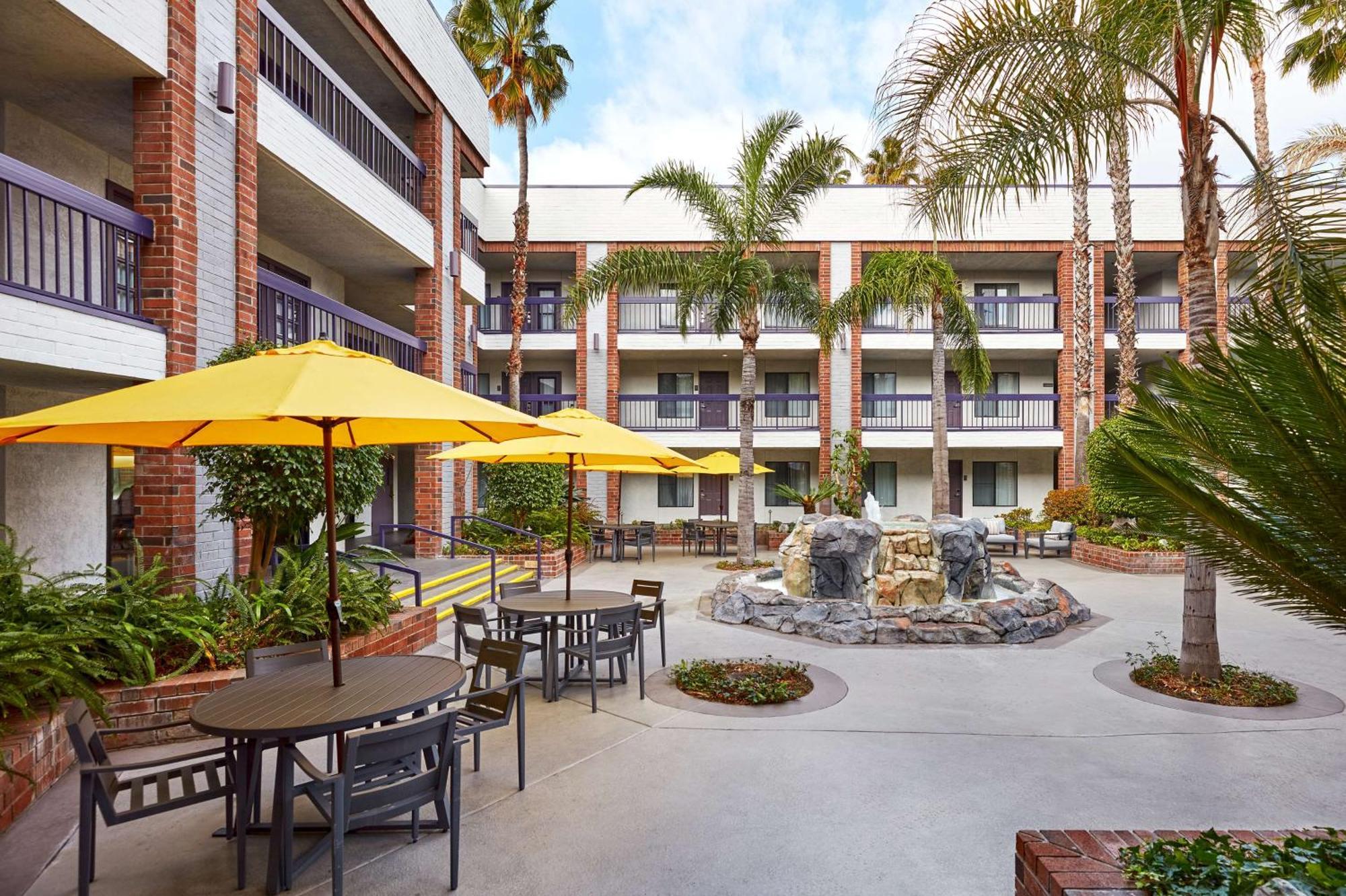 Best Western Plus Meridian Inn & Suites, Anaheim-Ориндж Екстериор снимка